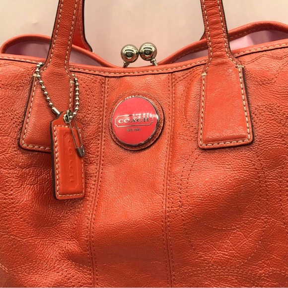 Coach Signature Patent ~STUNNING Salmon COLOR~Kisslock Purse Handbag F15658 - Picture 2 of 14